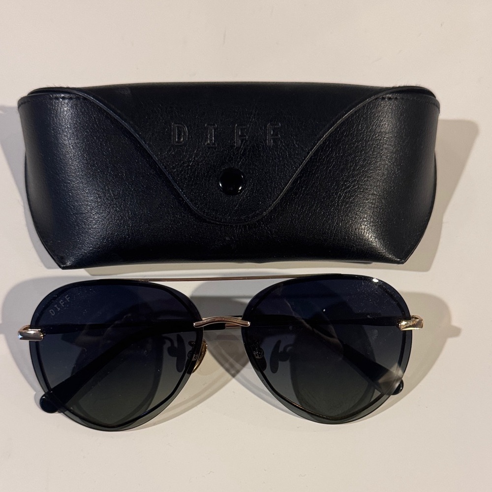 Diff Eyewear Black and Gold Sunglasses